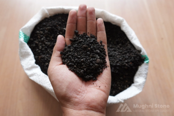 batu apung hitam detail