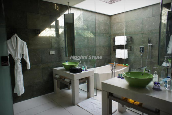 dinding bathroom menggunakan batu bali green