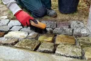 cara membersihkan batu alam