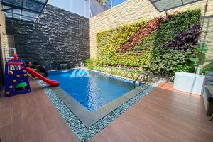 kolam renang minimalis batu alam