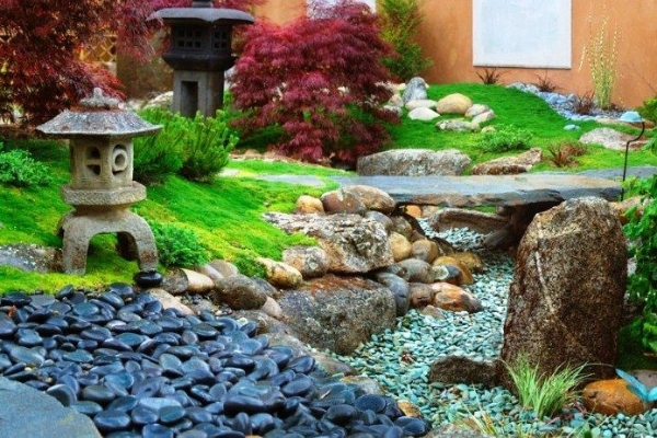 contoh pemasangan batu koral hitam