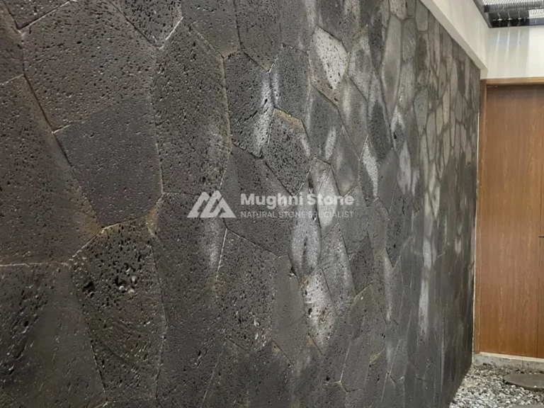 after - proyek pemasangan batu alam curi untuk dinding void rumah , di pondok indah, jakarta