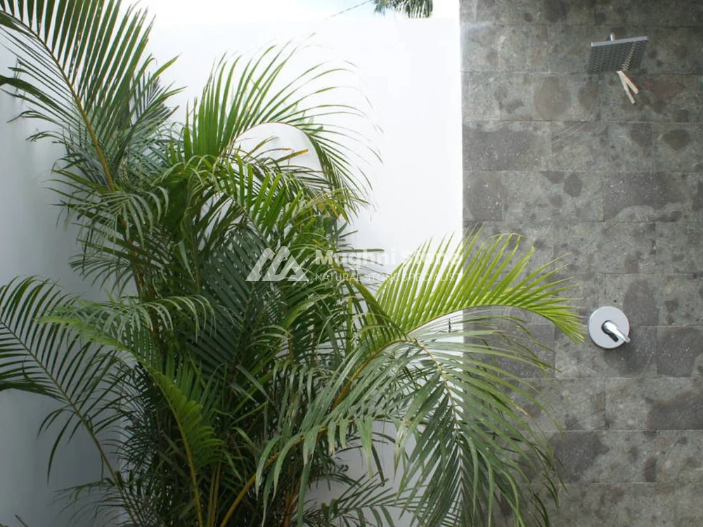 dinding taman batu alam bali green