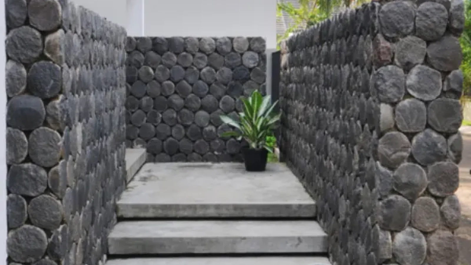 pagar batu kali unik